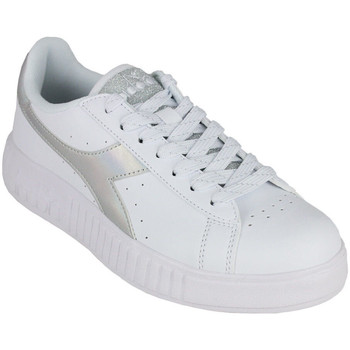Skor Dam Sneakers Diadora Game step shiny 101.174366 01 C6103 White/Silver Silver
