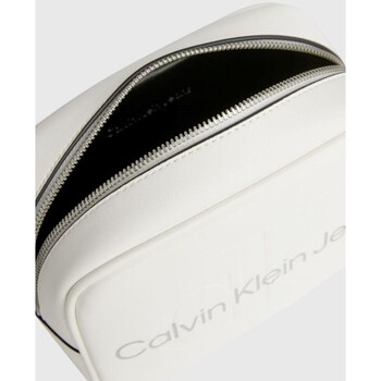 Calvin Klein Jeans K60K6102750LI Vit